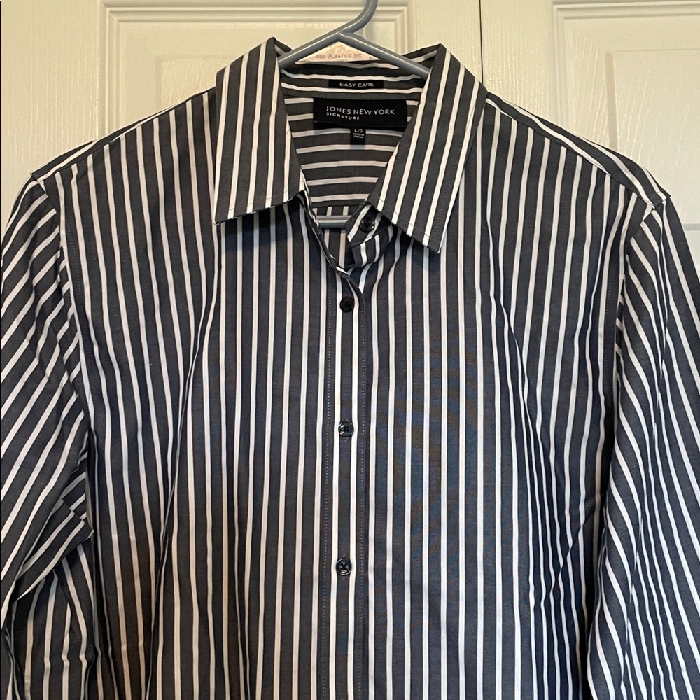 Women’s sz L Jones New York Oxford button down navy/graphite & white striped